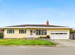 1146 Crestview Dr, Fortuna, CA 95540