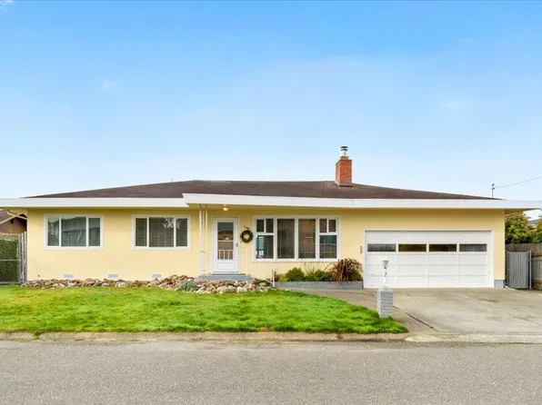 1146 Crestview Dr, Fortuna, CA 95540