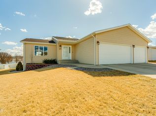4407 Tucker Ln, Bismarck, ND 58503