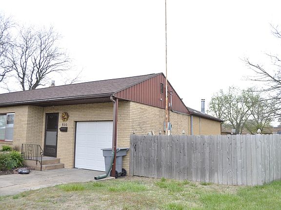 3rd image of 600 N Schiller Ave