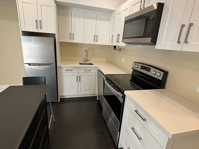 81 Chestnut Hills Pkwy #LOWER — Photo 8