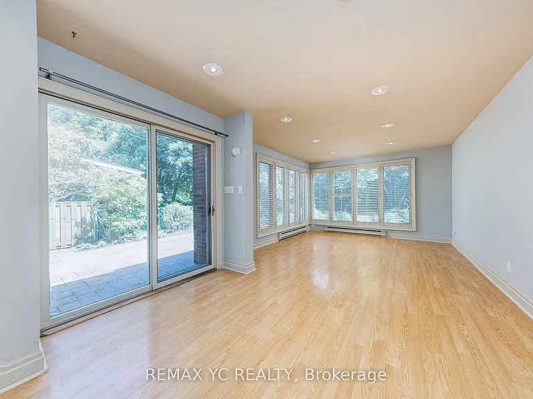425 Broadway Ave — Photo 10