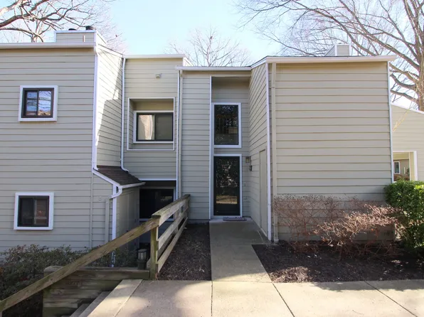 1956B Villaridge Dr, Reston, VA 20191