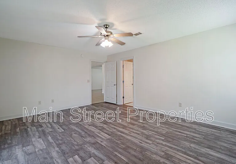 1301 Elliott St — Photo 9