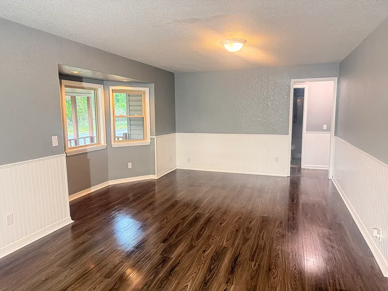 506 W Main St — Photo 4