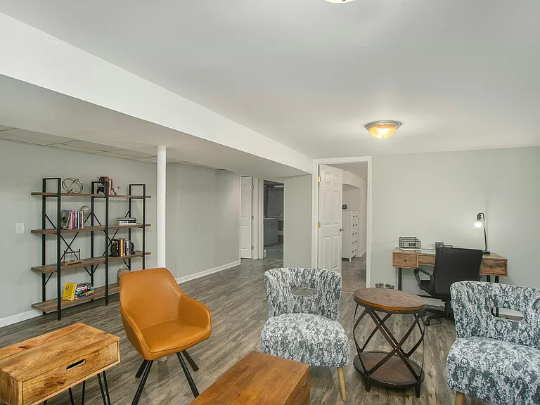621 Susan Dr — Photo 24