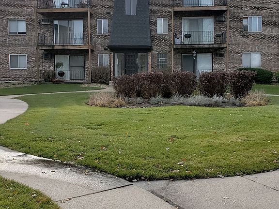 2nd image of 1013 E 194th St APT 202