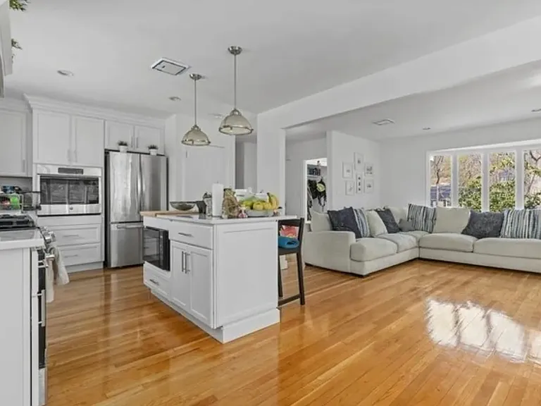 608 Beacon St — Photo 4