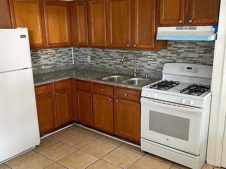 939 Green St SE — Photo 12