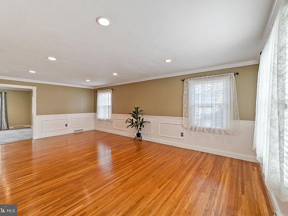 4th image of 102 Fieldboro Dr