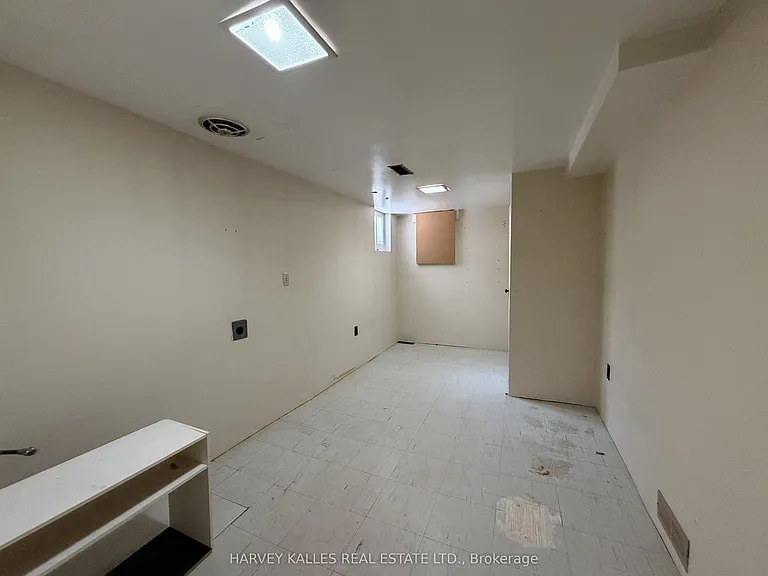 240 Joicey Blvd — Photo 12