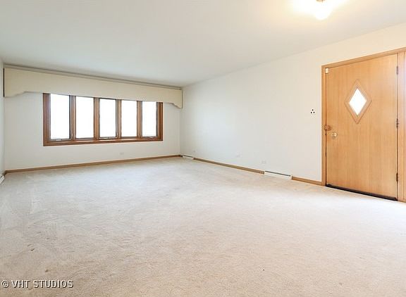 2nd image of 4936 N Mont Clare Ave