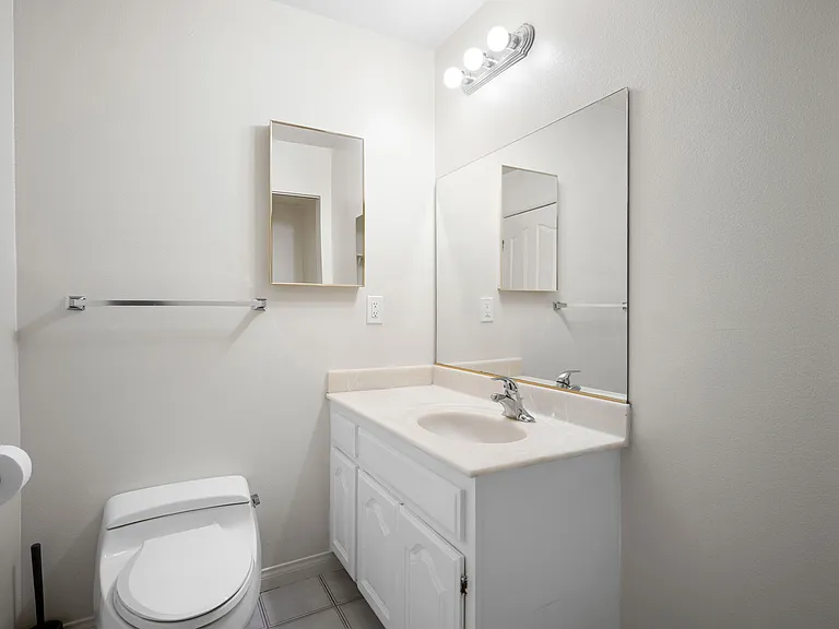318 N Kenwood St #105 — Photo 12