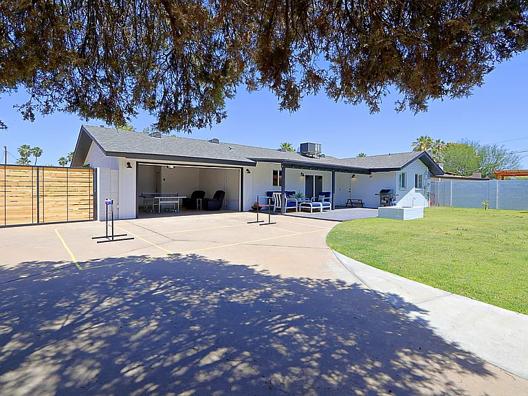 8301 E Meadowbrook Ave — Photo 35