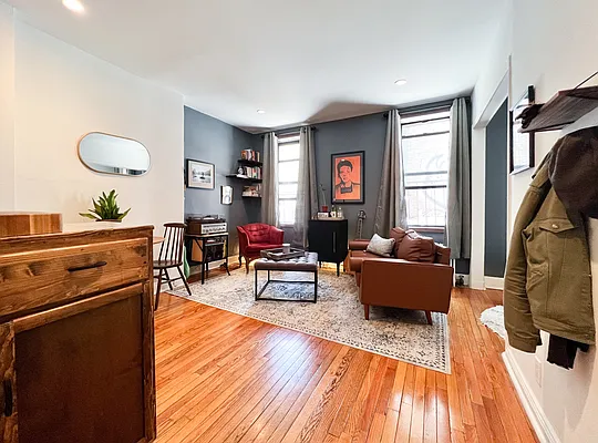 Rented by Kahen Properties | media 10