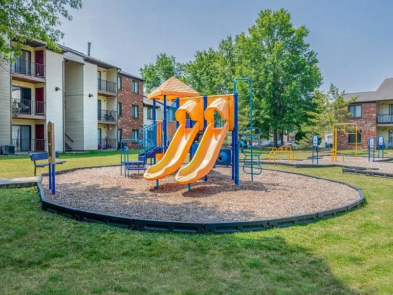 Cranbury Crossing Apartment Homes — Photo 17