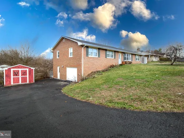 225 Botany Dr, Martinsburg, WV 25404
