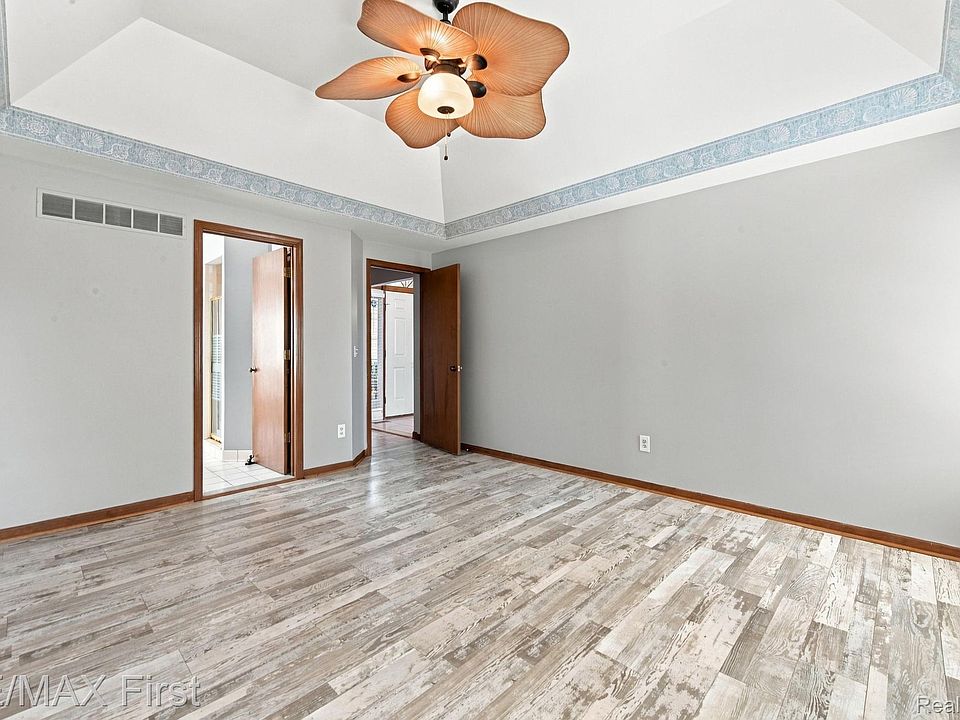 52669 Creekside Dr, photo 20