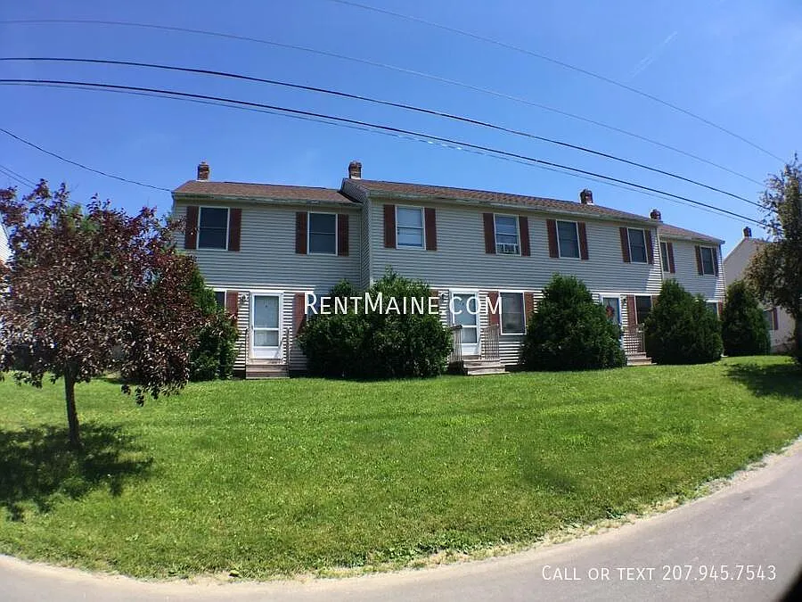 Photo 1 of 17 - 71 Valley View Ln #D - Bangor, ME Primary Photo - 71 Valley View Ln #D