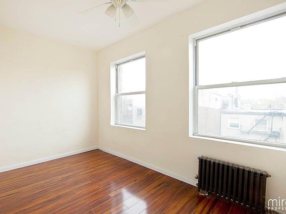 4th image of 528 E 11th St APT 23