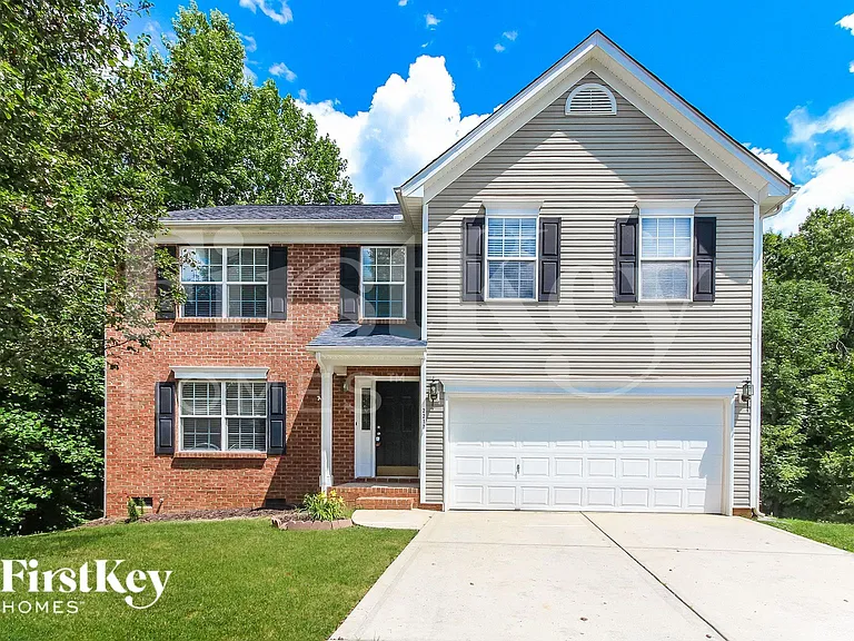 2217 Thorncrest Dr — Photo 1