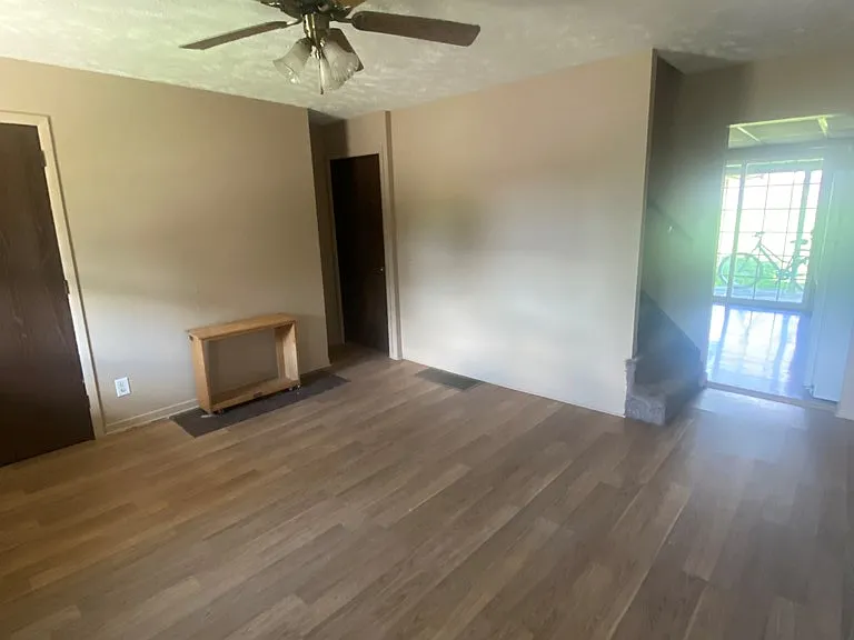 221 Washington Ave — Photo 2