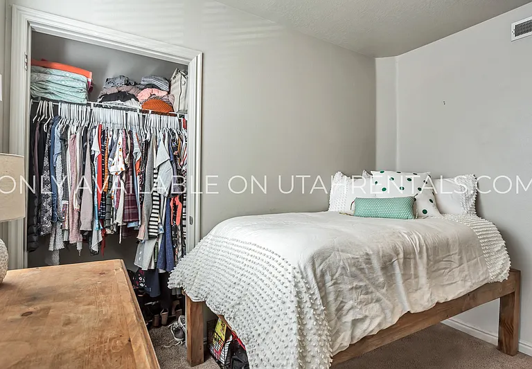 843 E 620 N #L3-2 — Photo 7