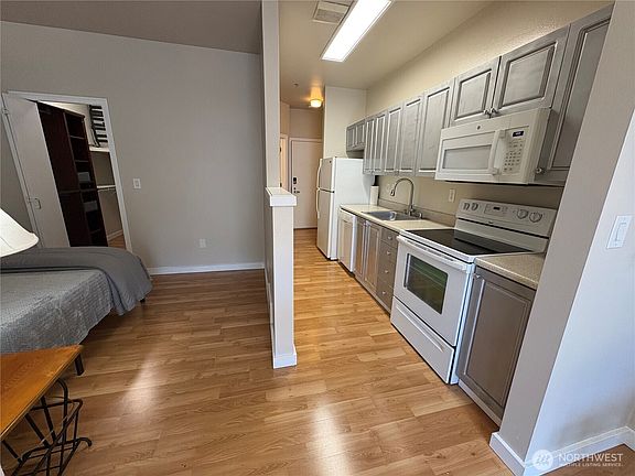 5th image of 2414 1st Avenue #418