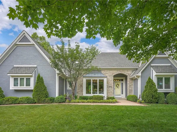 12613 Wenonga Ln, Leawood, KS 66209