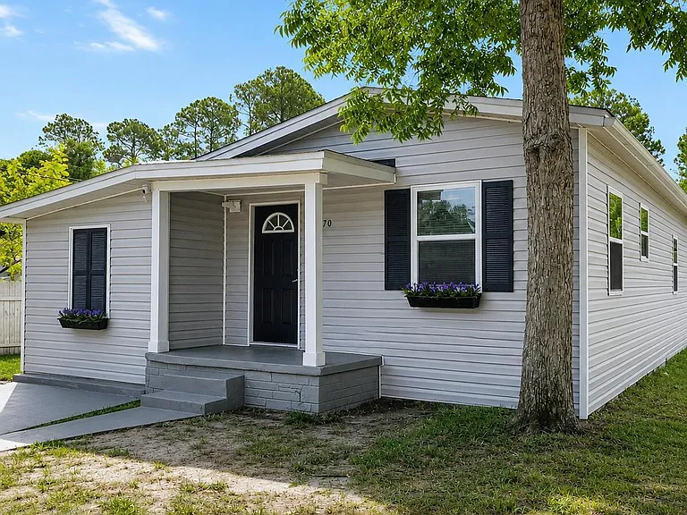1710 Rowe Ave — Photo 1