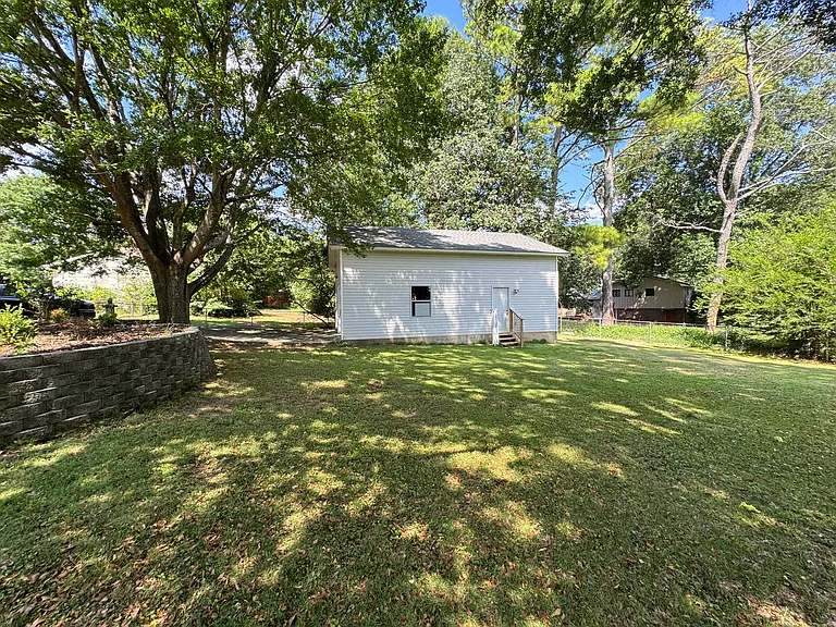 2323 Applewood Dr — Photo 32