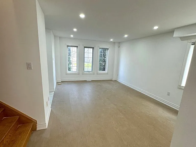 169 Flagstone Way — Photo 4