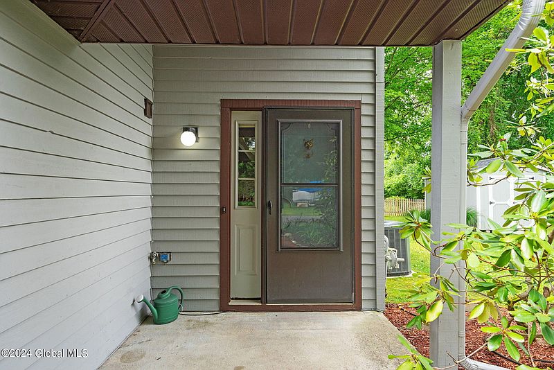 4th image of 120 Meadowbrook Drive