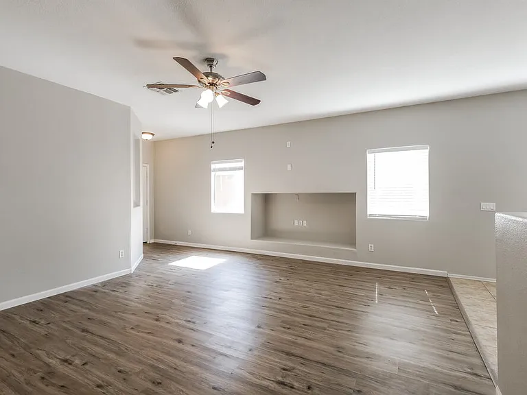6522 W Elwood St — Photo 5