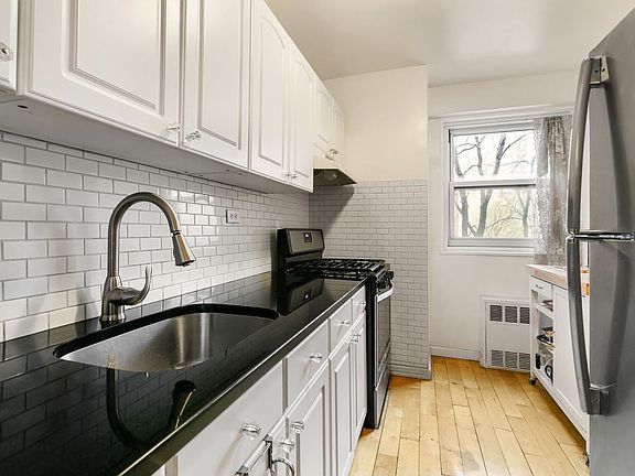 3rd image of 191 Willoughby St APT 5N
