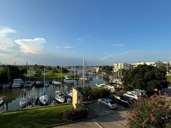 1306 Marina Bay Dr APT 209C, Clear Lake Shores, TX 77565