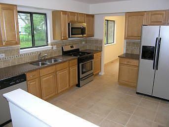 5th image of 949 Foxworth Blvd