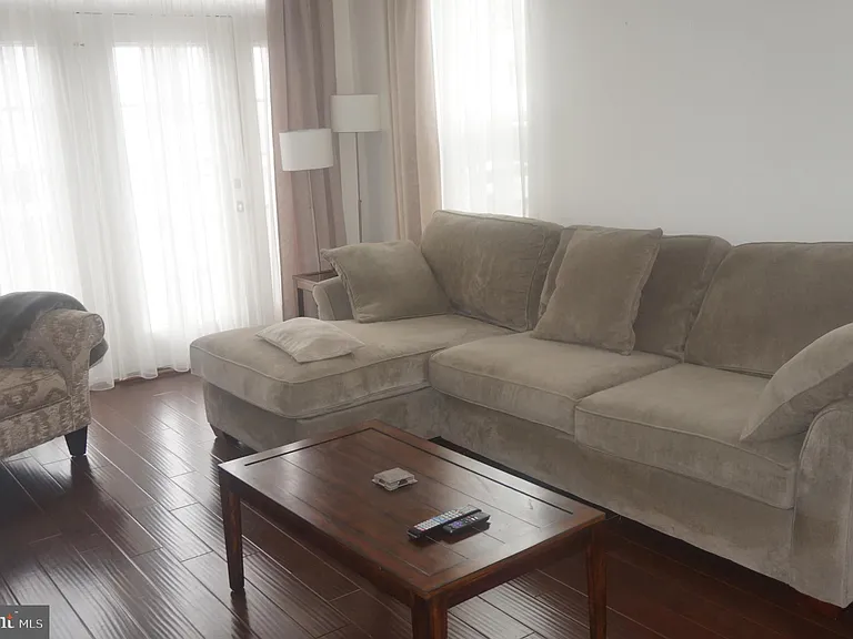 42281 Canary Grass Sq — Photo 7