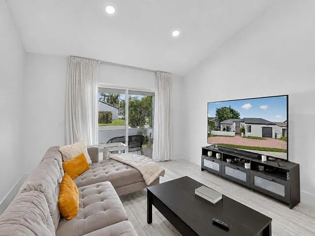 16709 SW 5th Ct — Photo 5