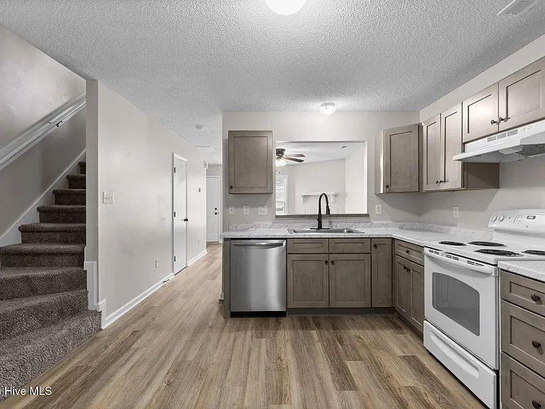 893 W Pueblo Dr — Photo 7