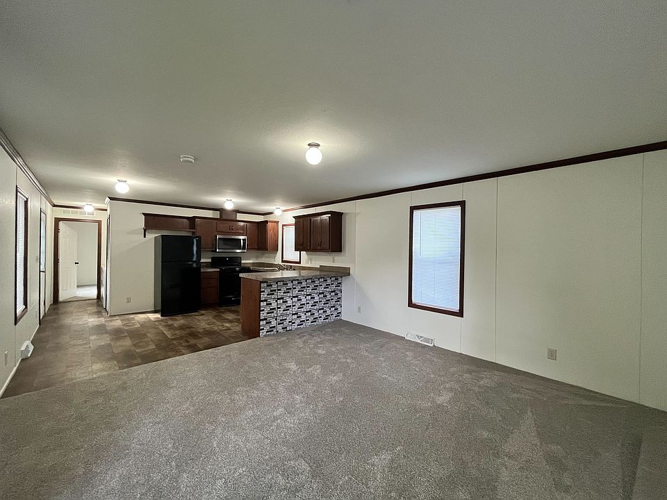Living Room/Kitchen