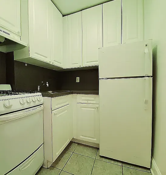 60 Turner Pl #4L — Photo 2