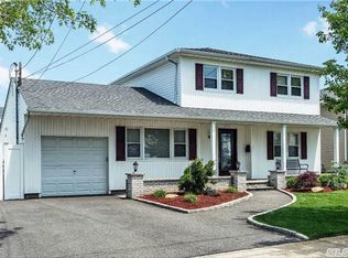 2995 Whaleneck Dr, Merrick, NY 11566