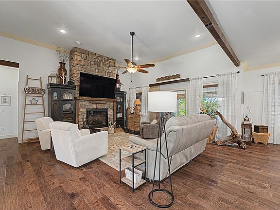 4th image of 1 Hughes Ln
