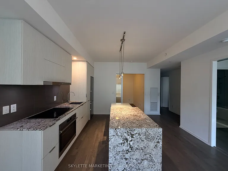 1 Bloor St E #422 — Photo 8