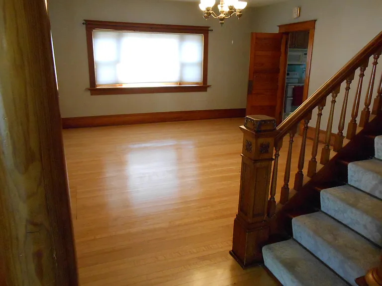 542 Putnam St — Photo 18