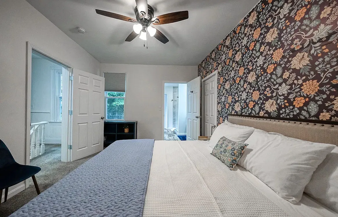 3 bed, 1962 sqft, $3,200 — Photo 3