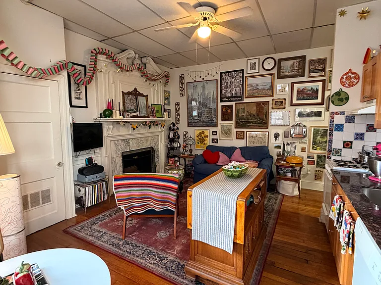2049 Chestnut St #2R — Photo 3