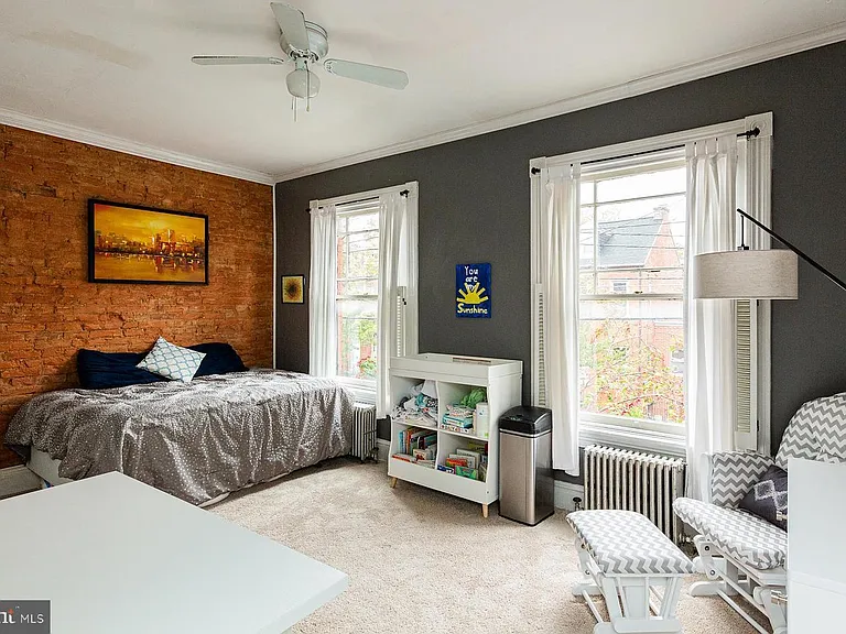 240 E Walnut St — Photo 21