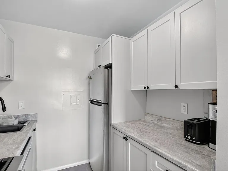10401 Grosvenor Pl #808 — Photo 8